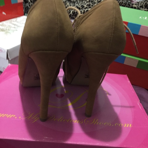 Tan heels - Picture 5 of 5